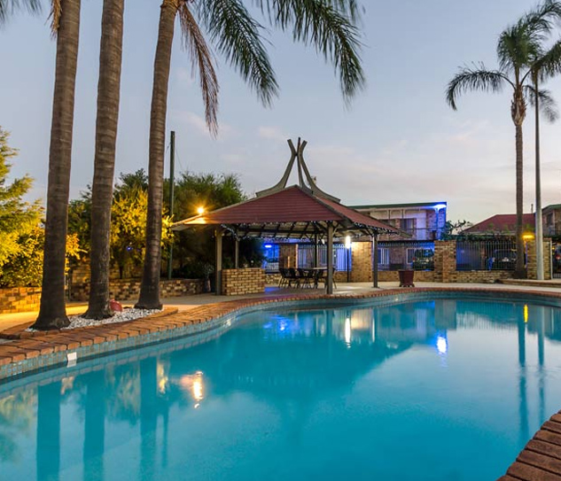 cente-point-mid-city-motor-inn-gallery-header-1