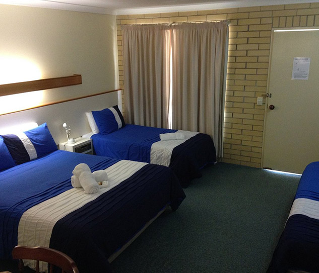 country-rose-warwick-motel-family-room-1