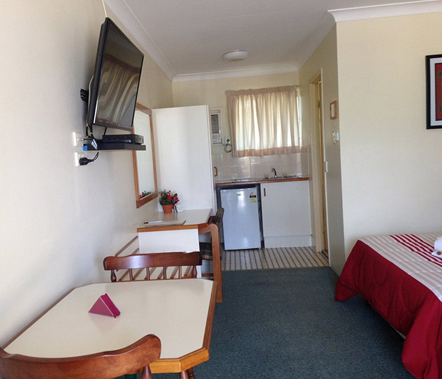 country-rose-warwick-motel-kitchenette